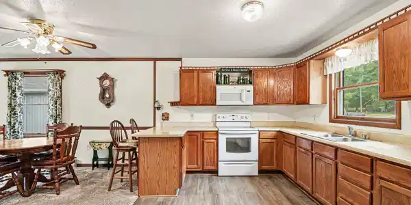Image 3: Kitchen