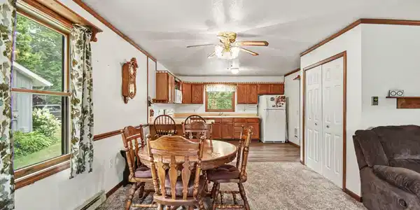 Image 4: Dining