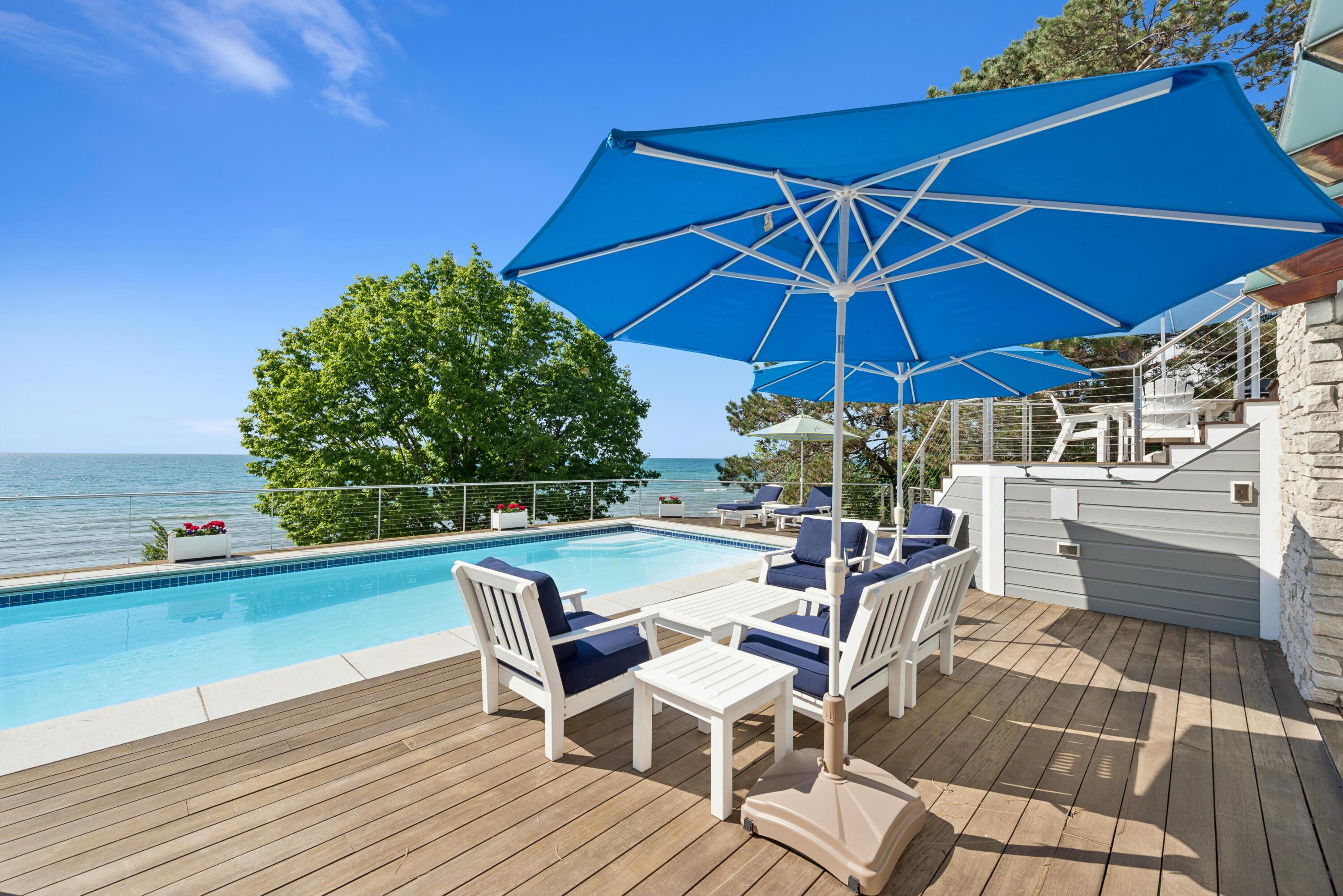 Image 3: Pool