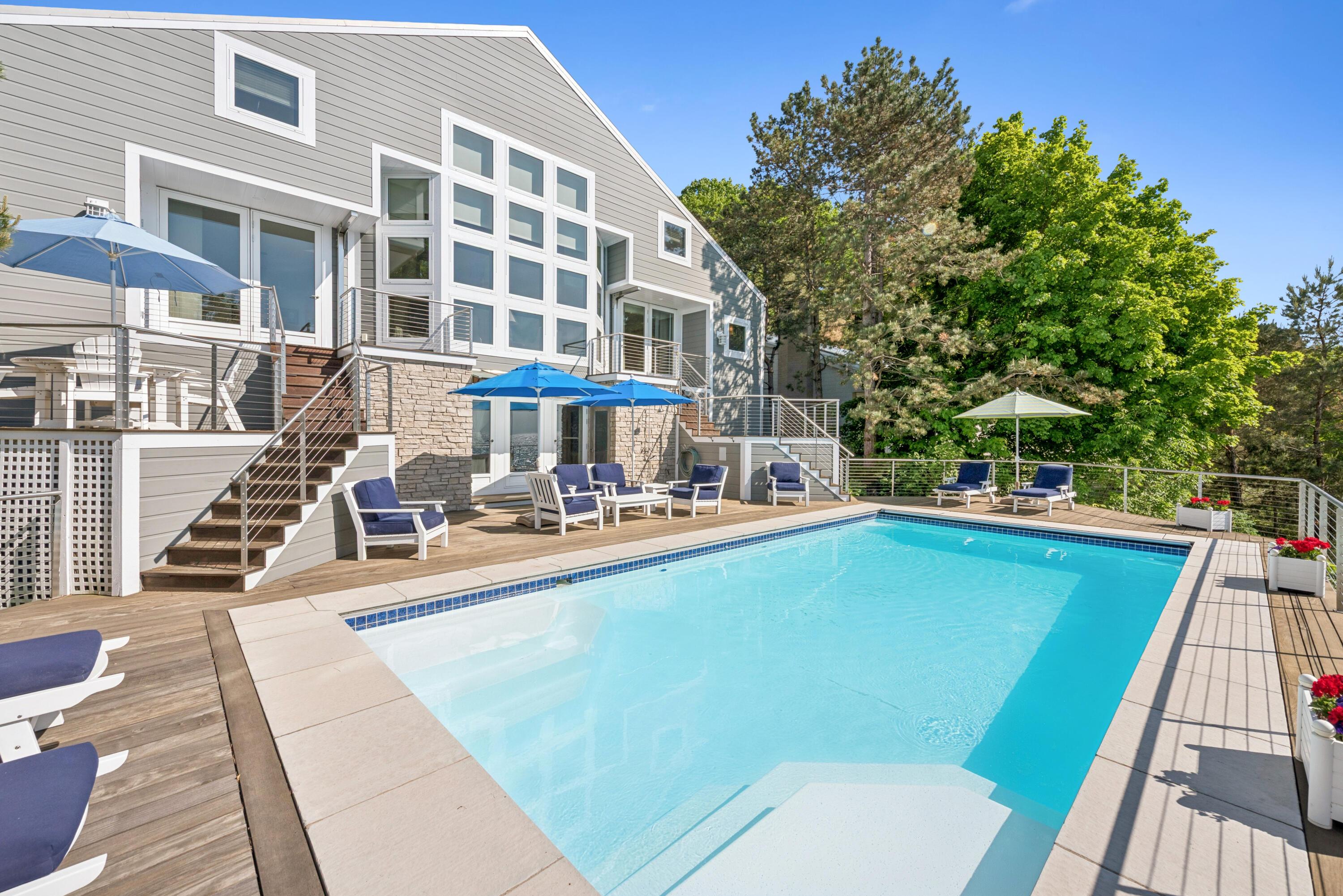 Image 4: Pool