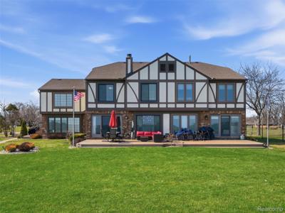 102 Lac Sainte Claire Drive