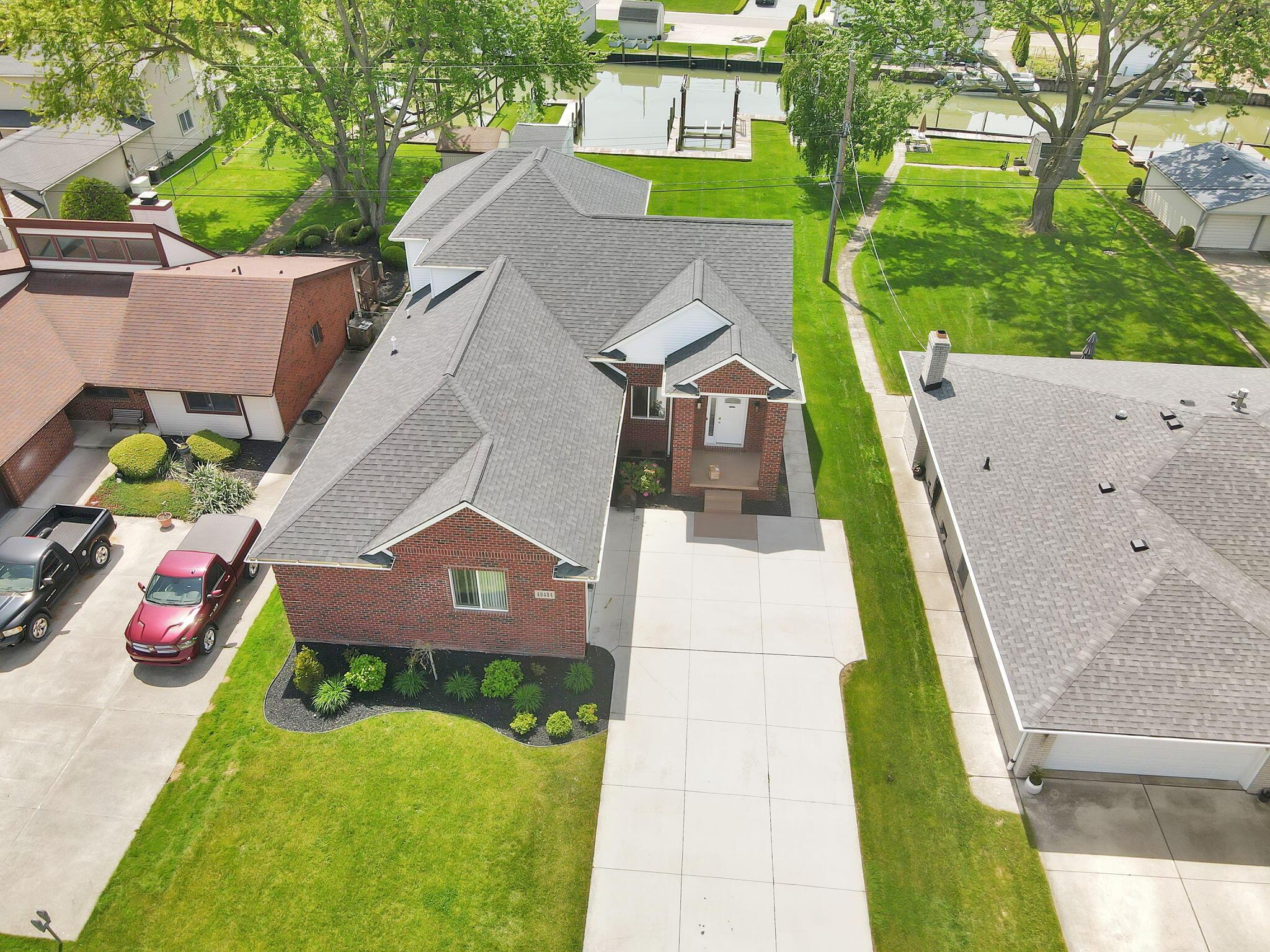 Image 1: 48484 Jefferson Ave