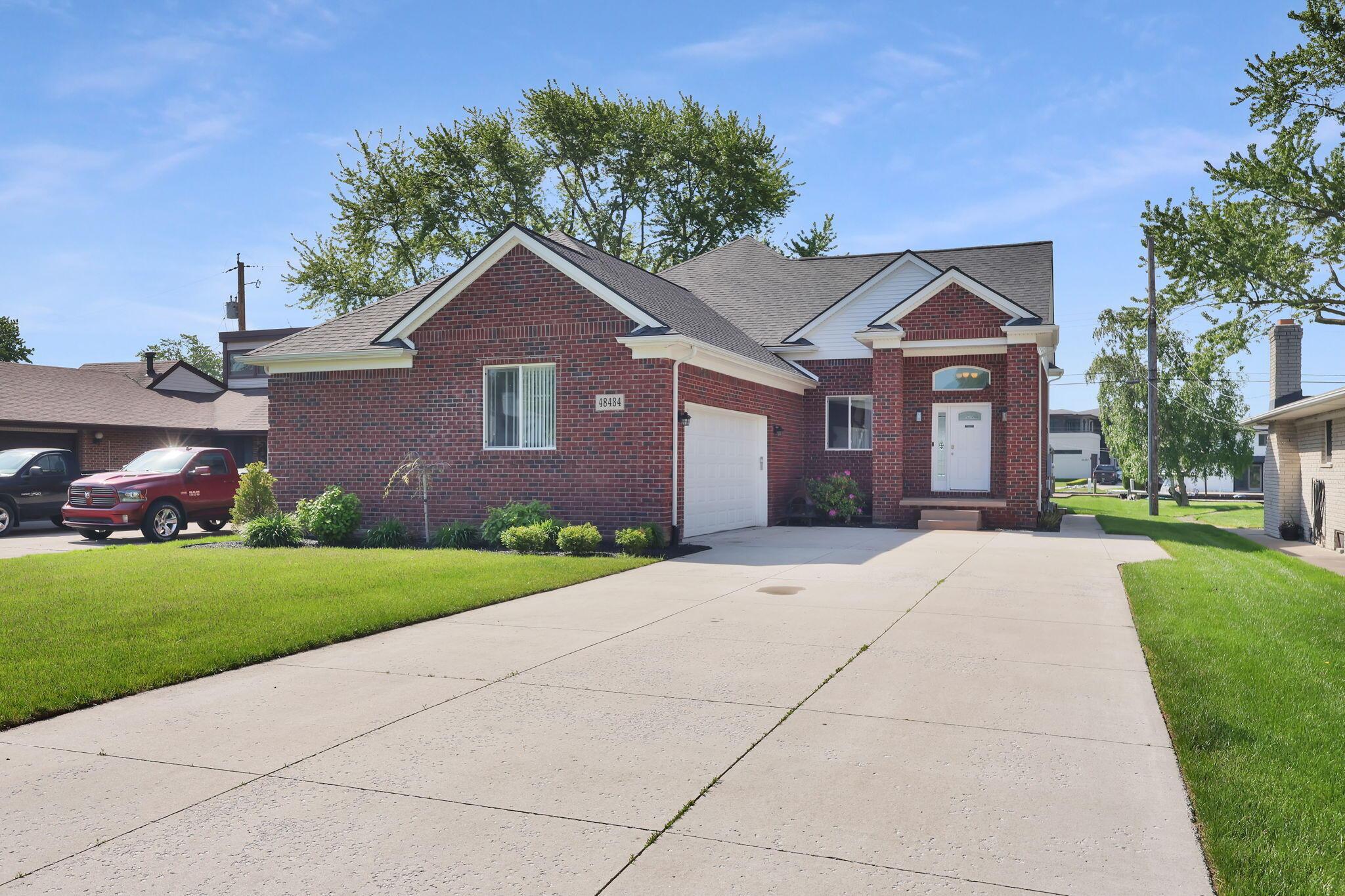 Image 2: 48484 Jefferson Ave