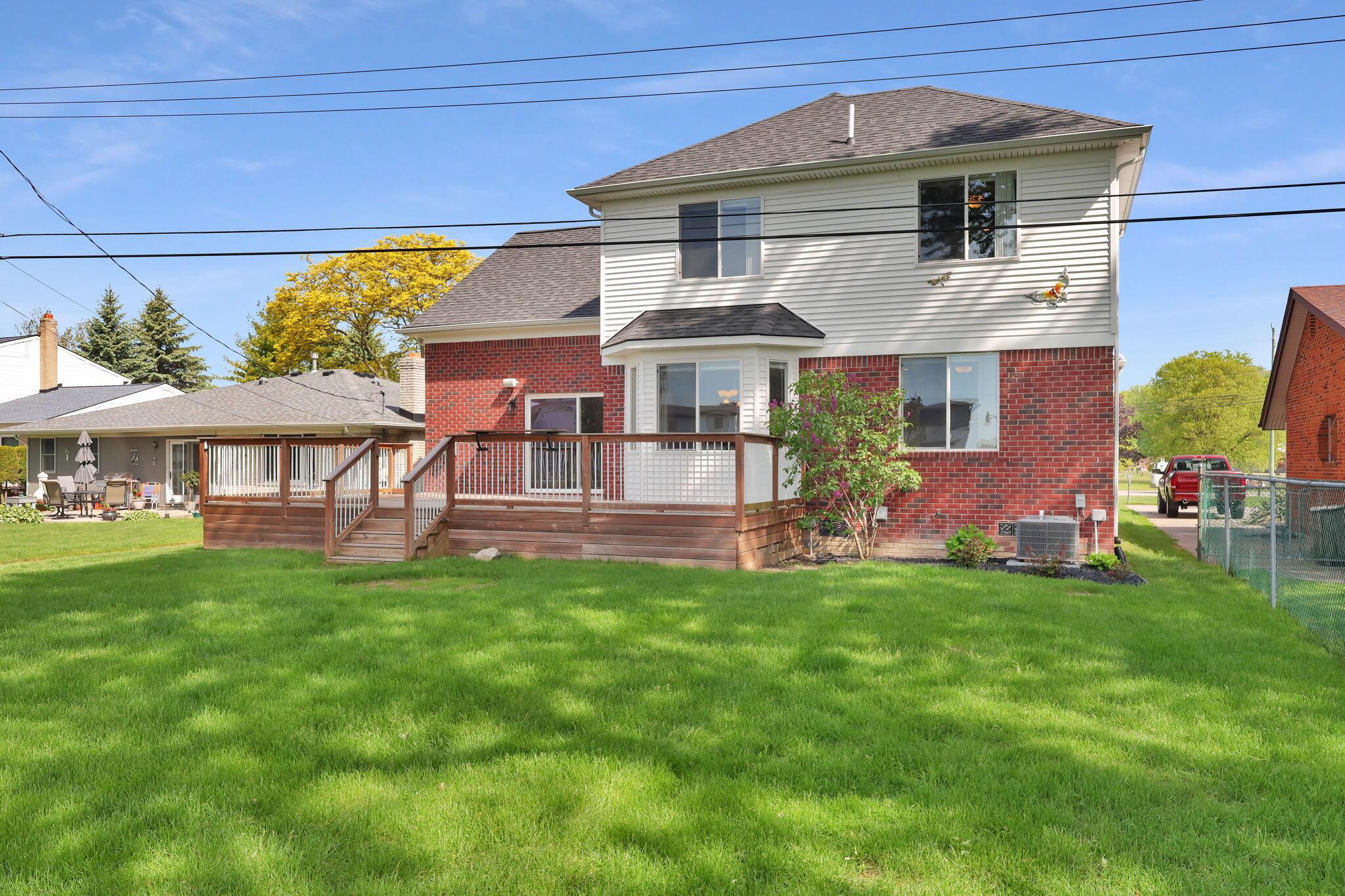 Image 4: 48484 Jefferson Ave