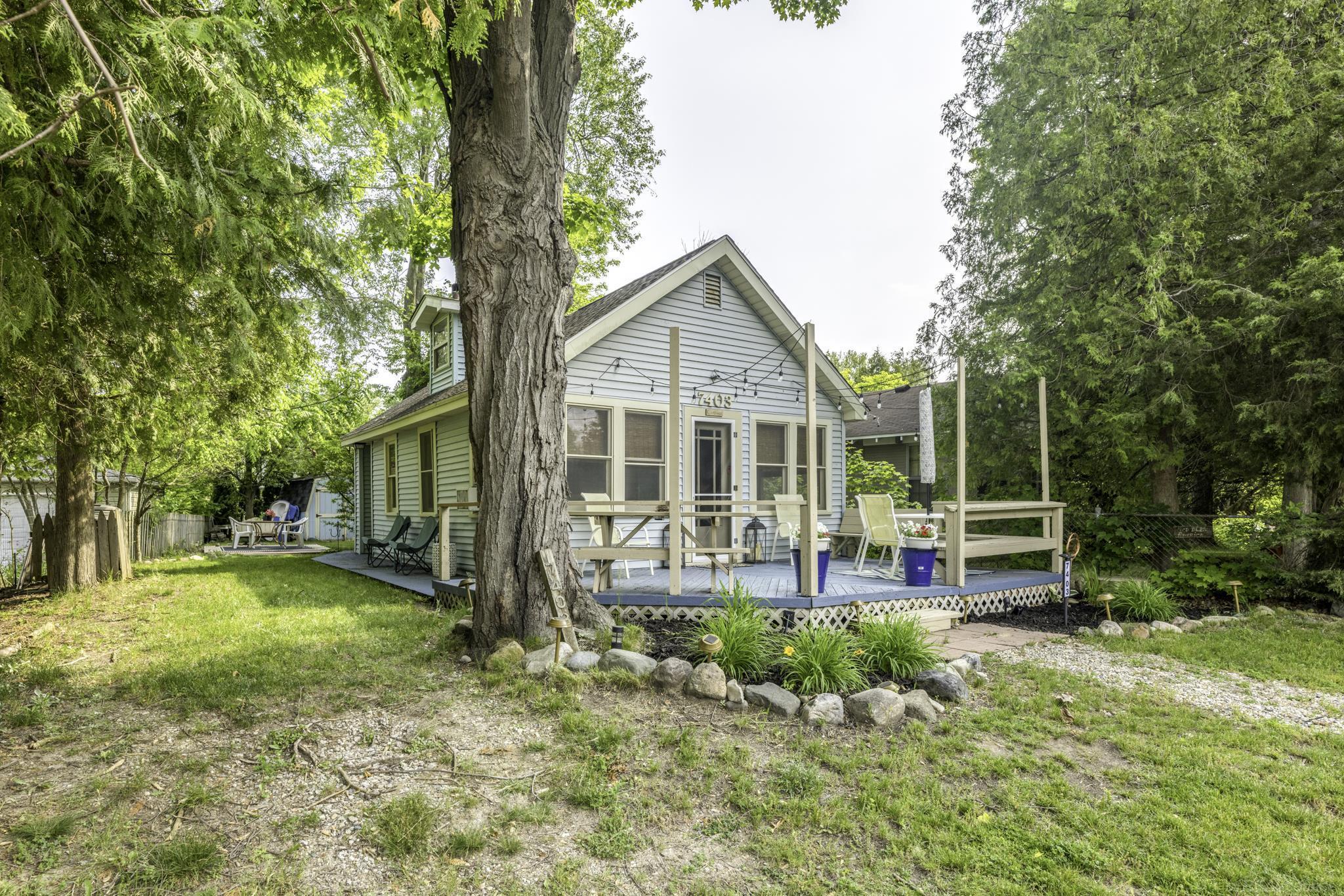 Image 1: Lexington Bungalow