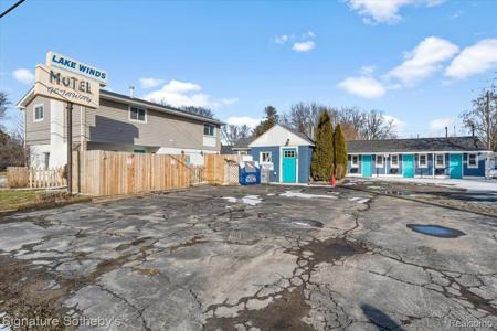 6997 Lakeshore Road