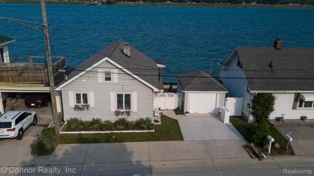 105 Gratiot