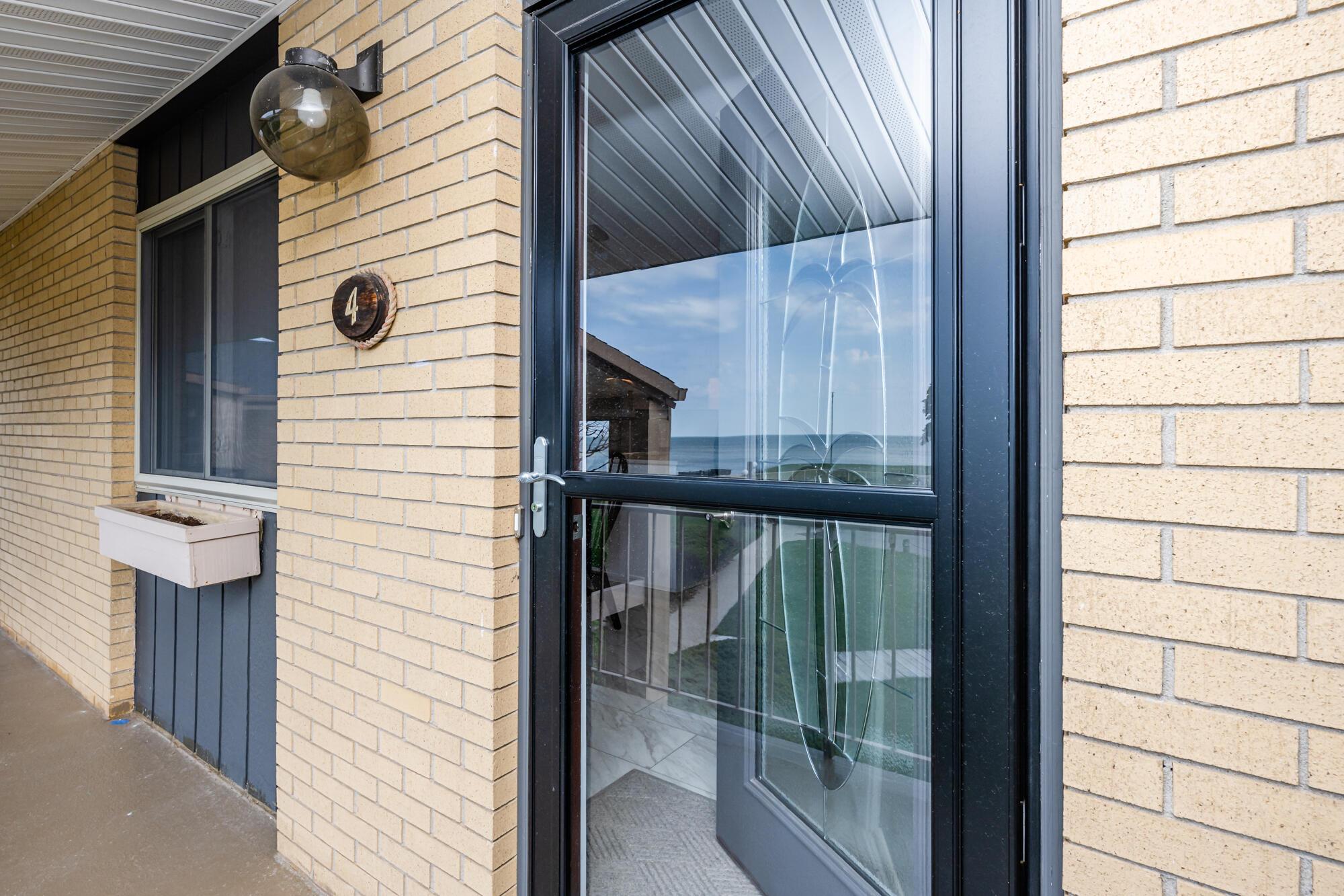 Image 4: Surfside-121