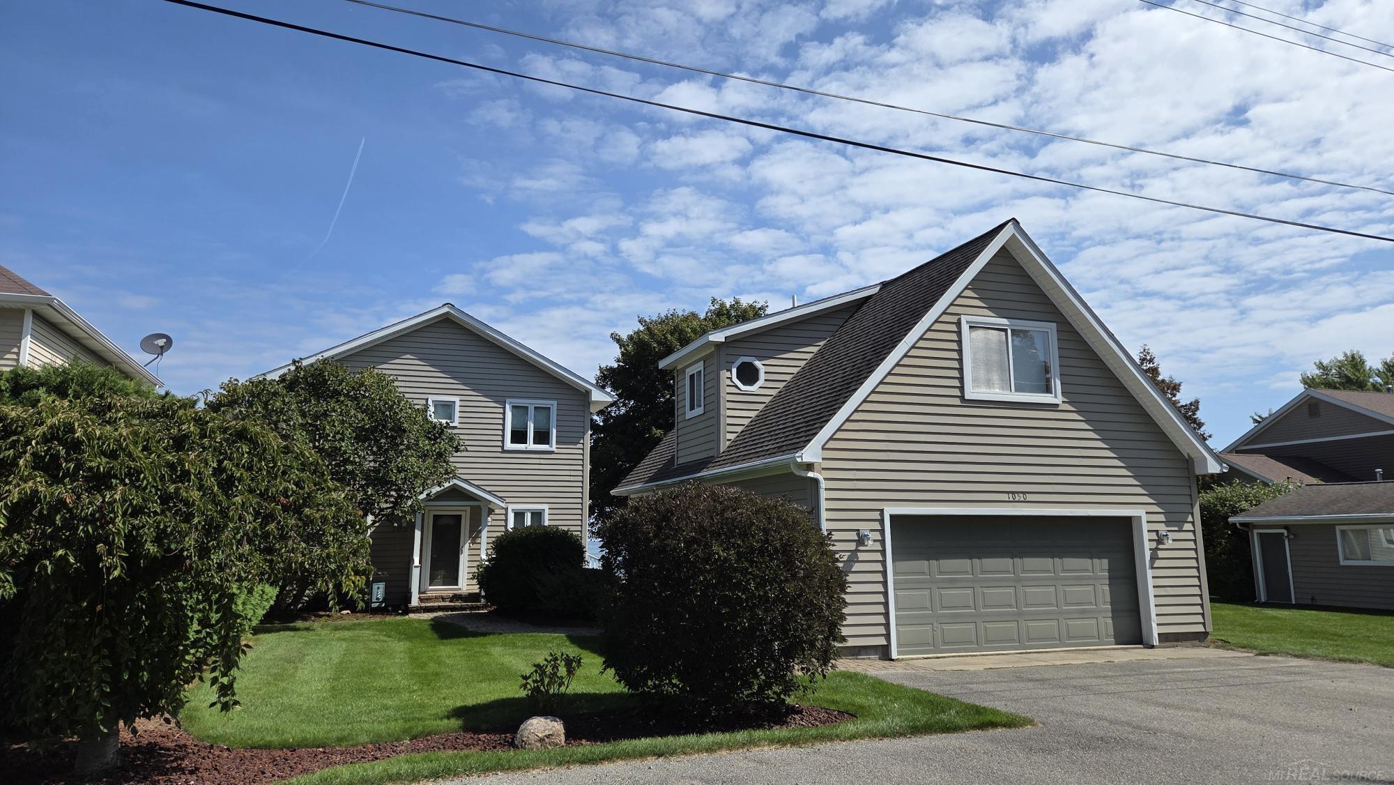 Image 4: Back of the home