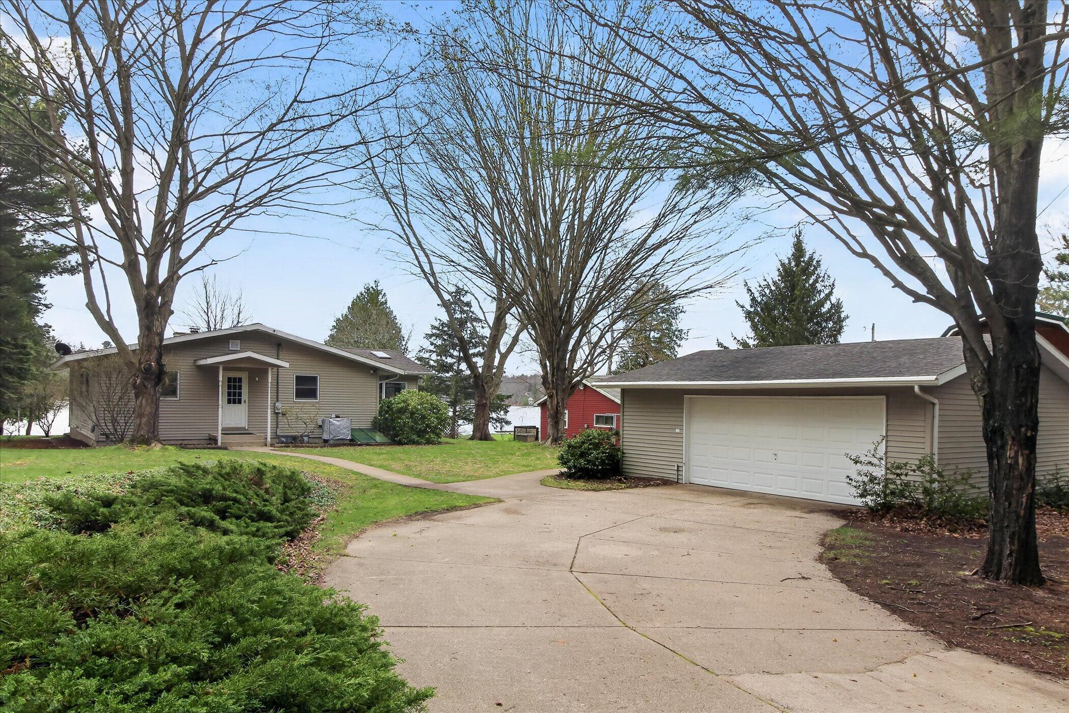 Image 2: 02-7797-Beverly-St-Shelby-Windowstill -