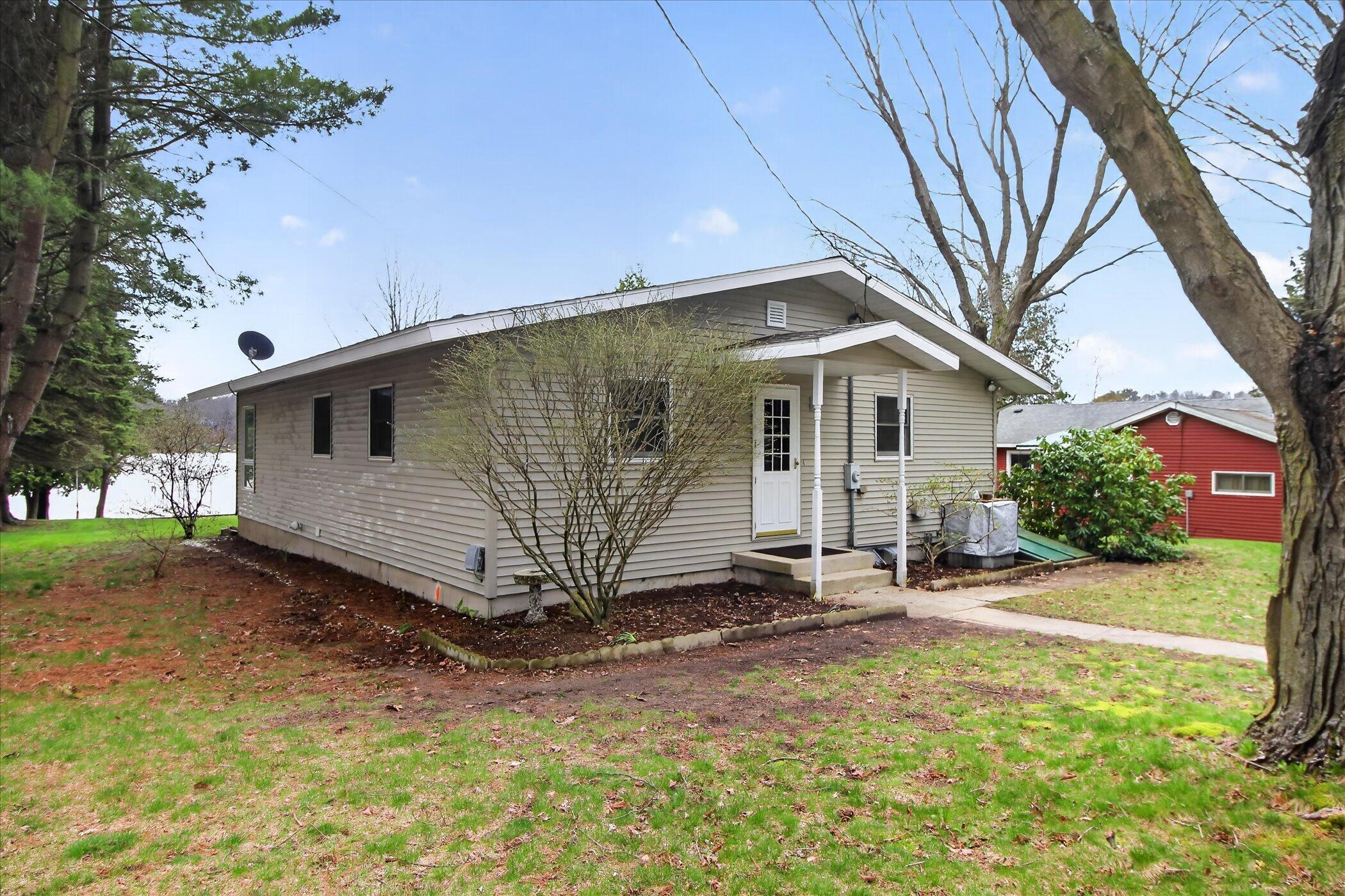 Image 3: 03-7797-Beverly-St-Shelby-Windowstill -