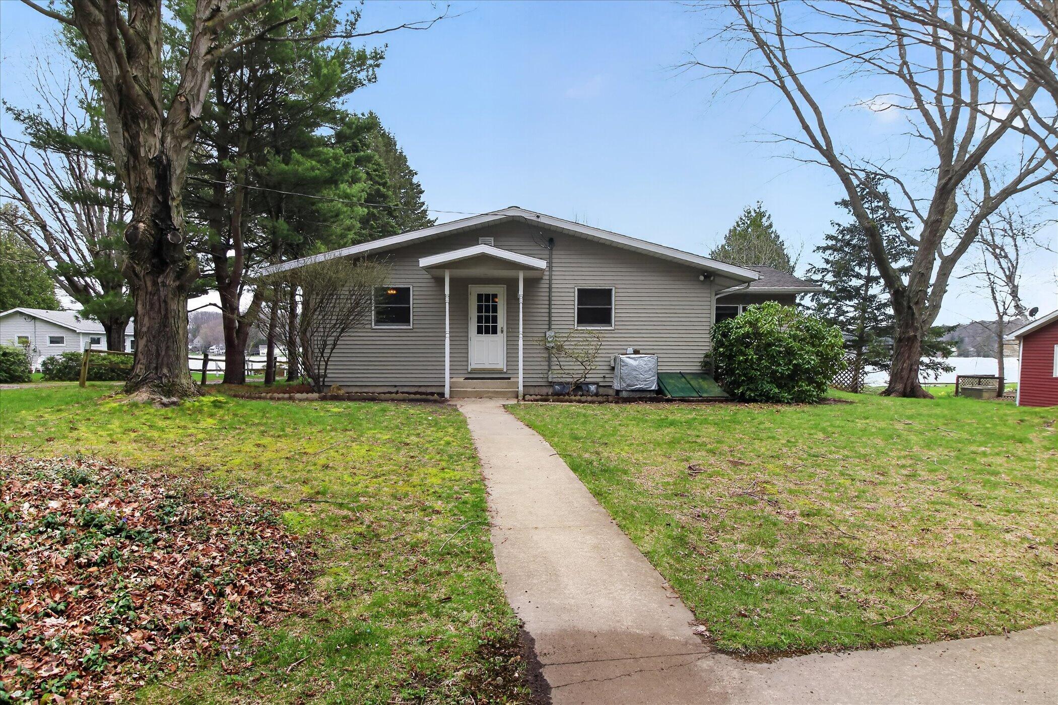 Image 4: 04-7797-Beverly-St-Shelby-Windowstill -