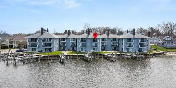 400 Lakeview Court