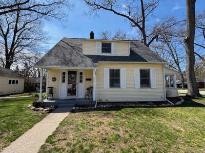 921 Moulton Avenue