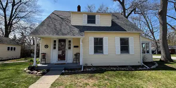 921 Moulton Avenue