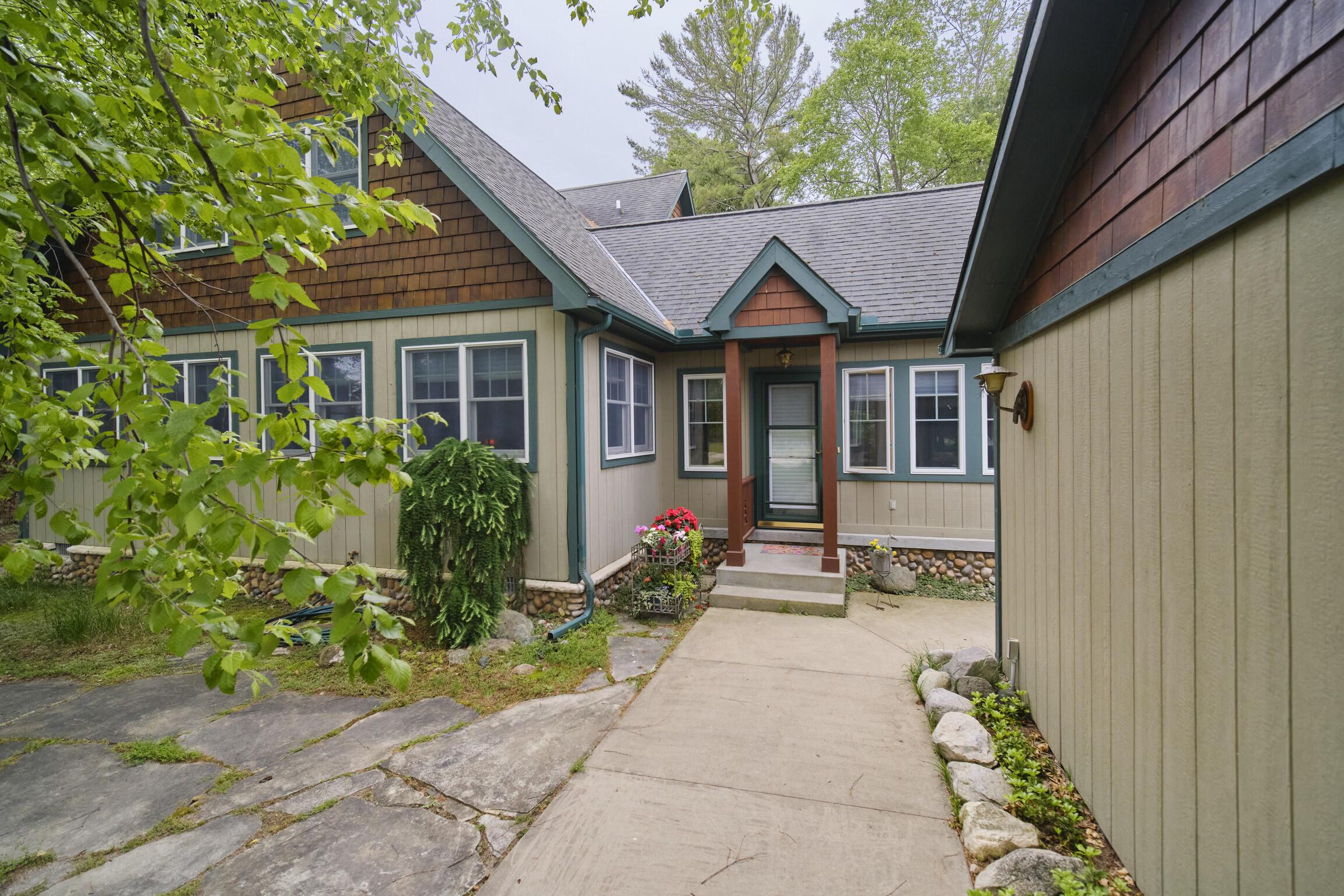 Image 2: Front entry courtyard