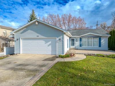 715 Lakeside Drive