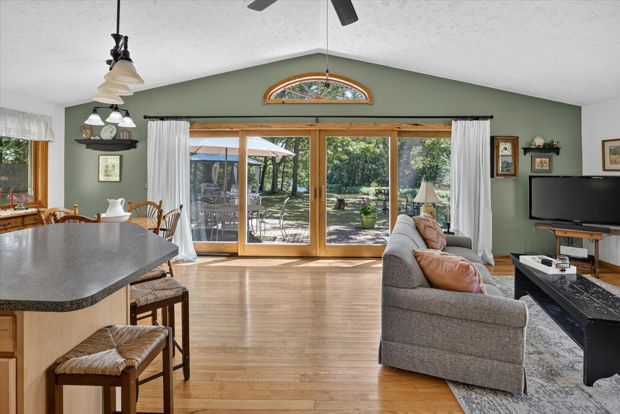 Image 2: 16-3525-Timberlane-Dr-Evart-WindowStill