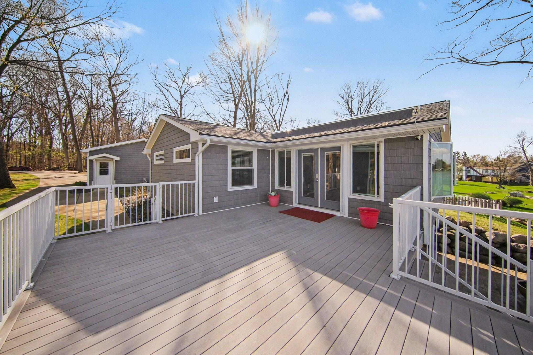 Image 3: 1702 Little Drive Lake Front home