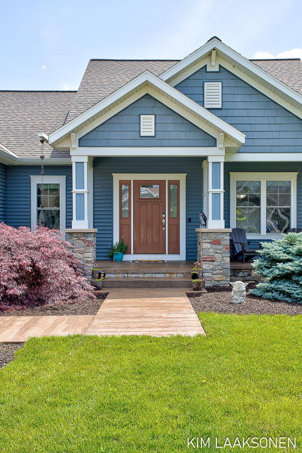 Image 2: Front entry