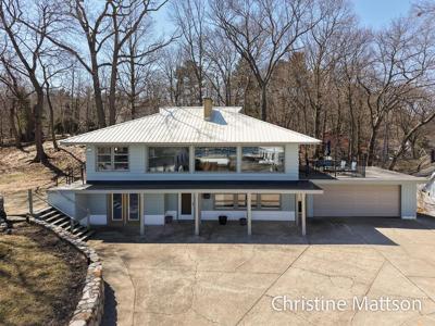 3229 Edgewater Street