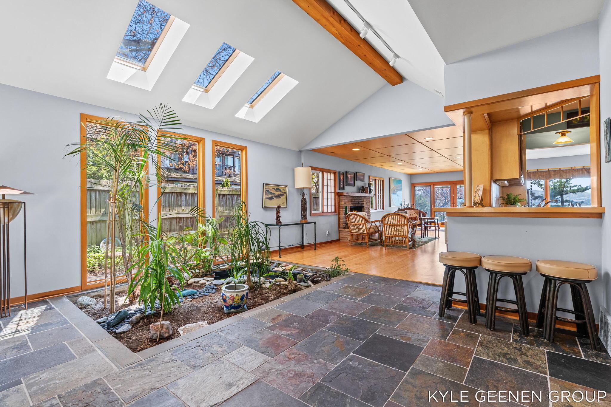 Image 3: 10-web-or-mls-DSC05059