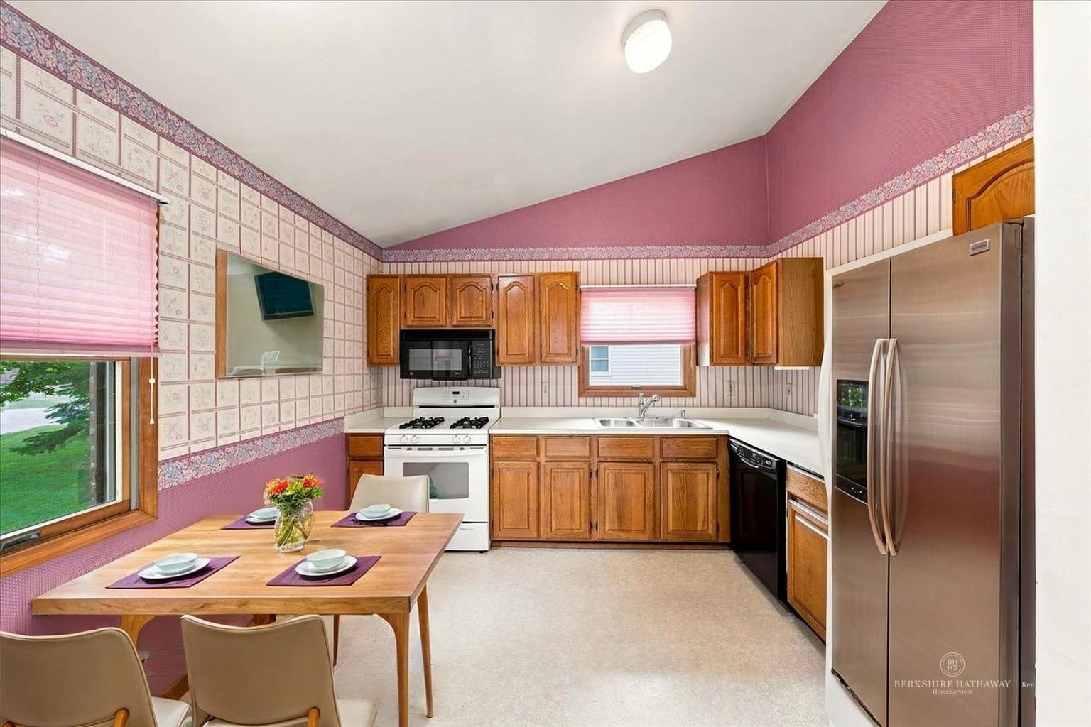 Image 4: Kitchen
