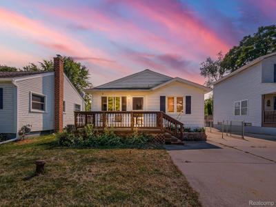 853 ADELAIDE Drive