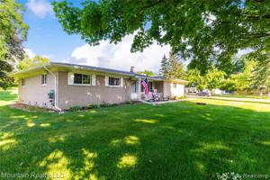 5051 CURTIS Lane