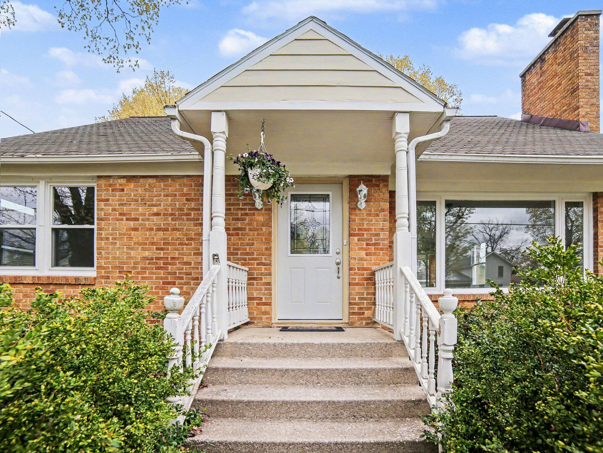 Image 2: Step into a fully renovated space
