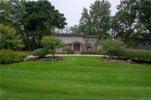 1937 WAKEROBIN Drive