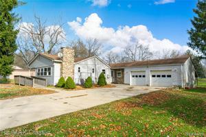 736 CHARLTON BLVD
