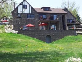 821 S LAKESHORE