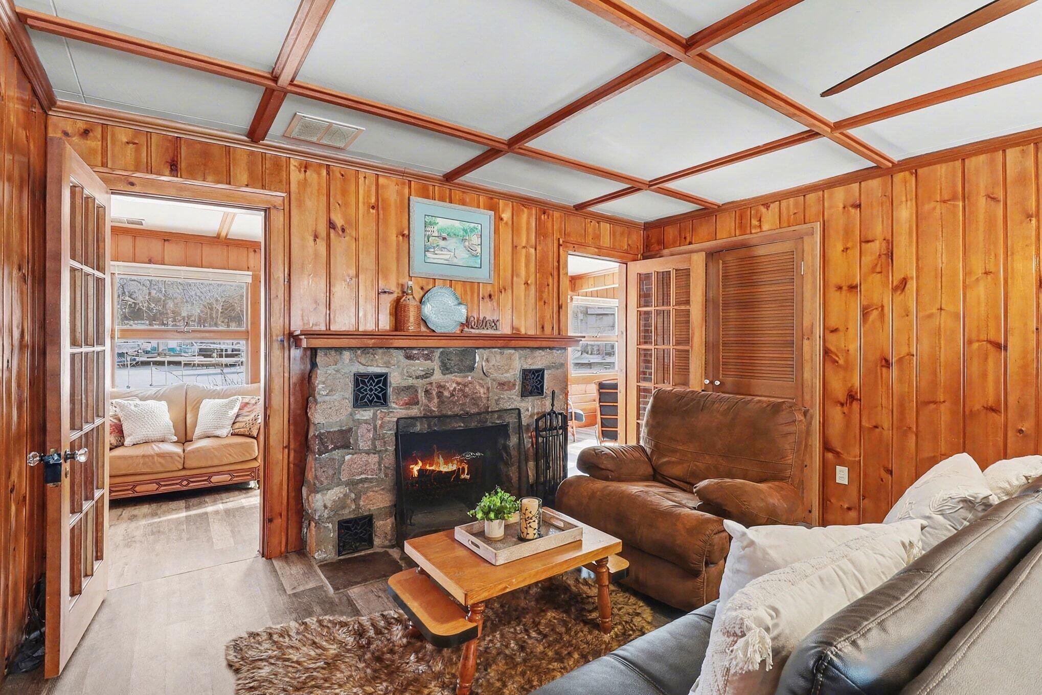 Image 3: Living Room