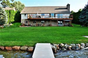 2717 Mapleridge