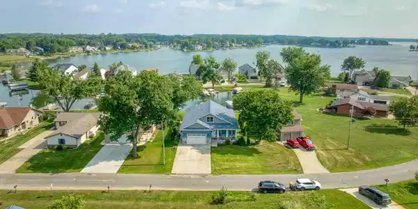 114 N Grand Pointe Drive