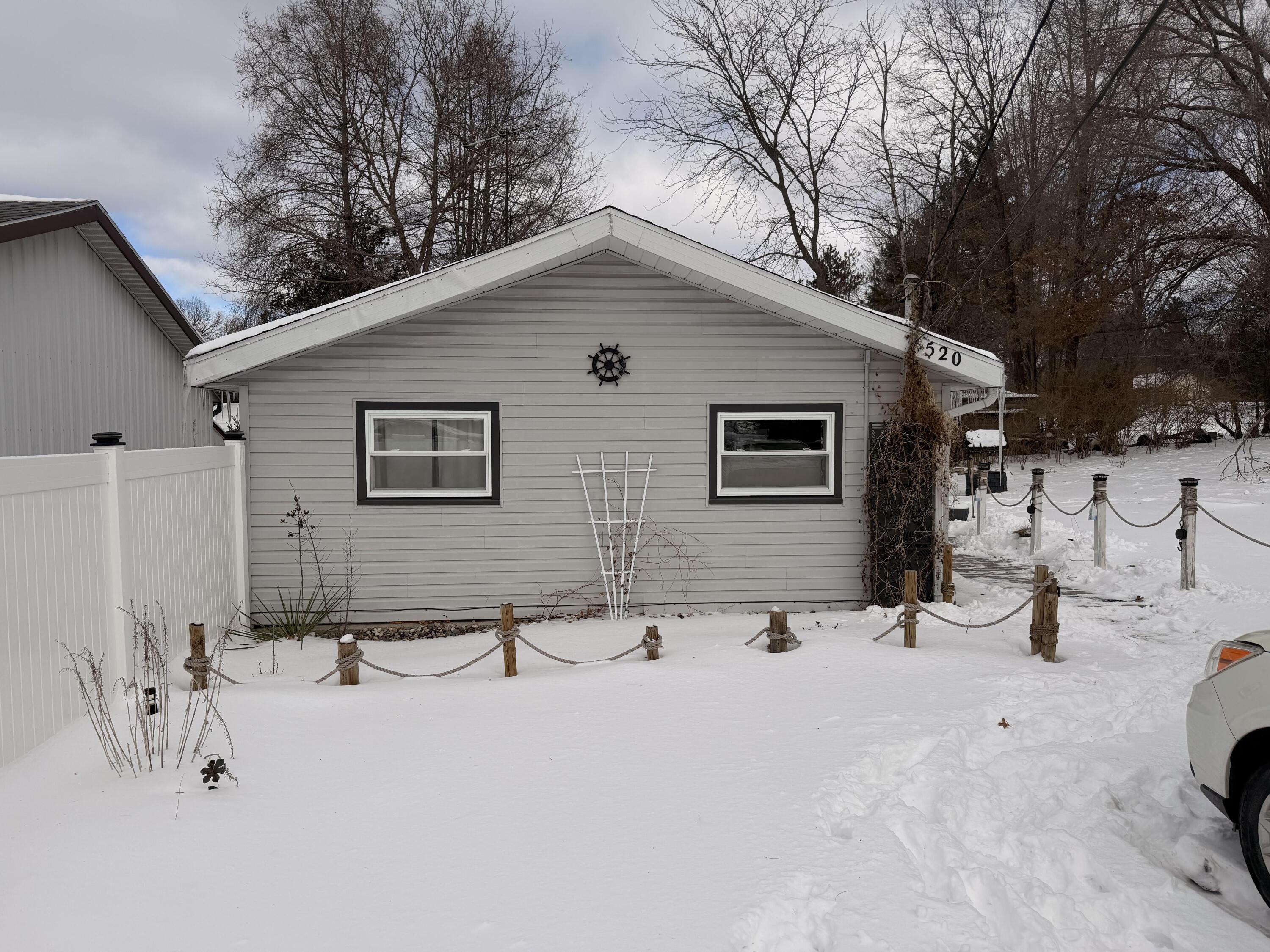 Image 4: 520 Jessie pic 19