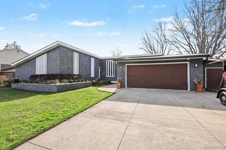 310 Pine Tree Road