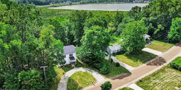 2327 Hammerslea Road