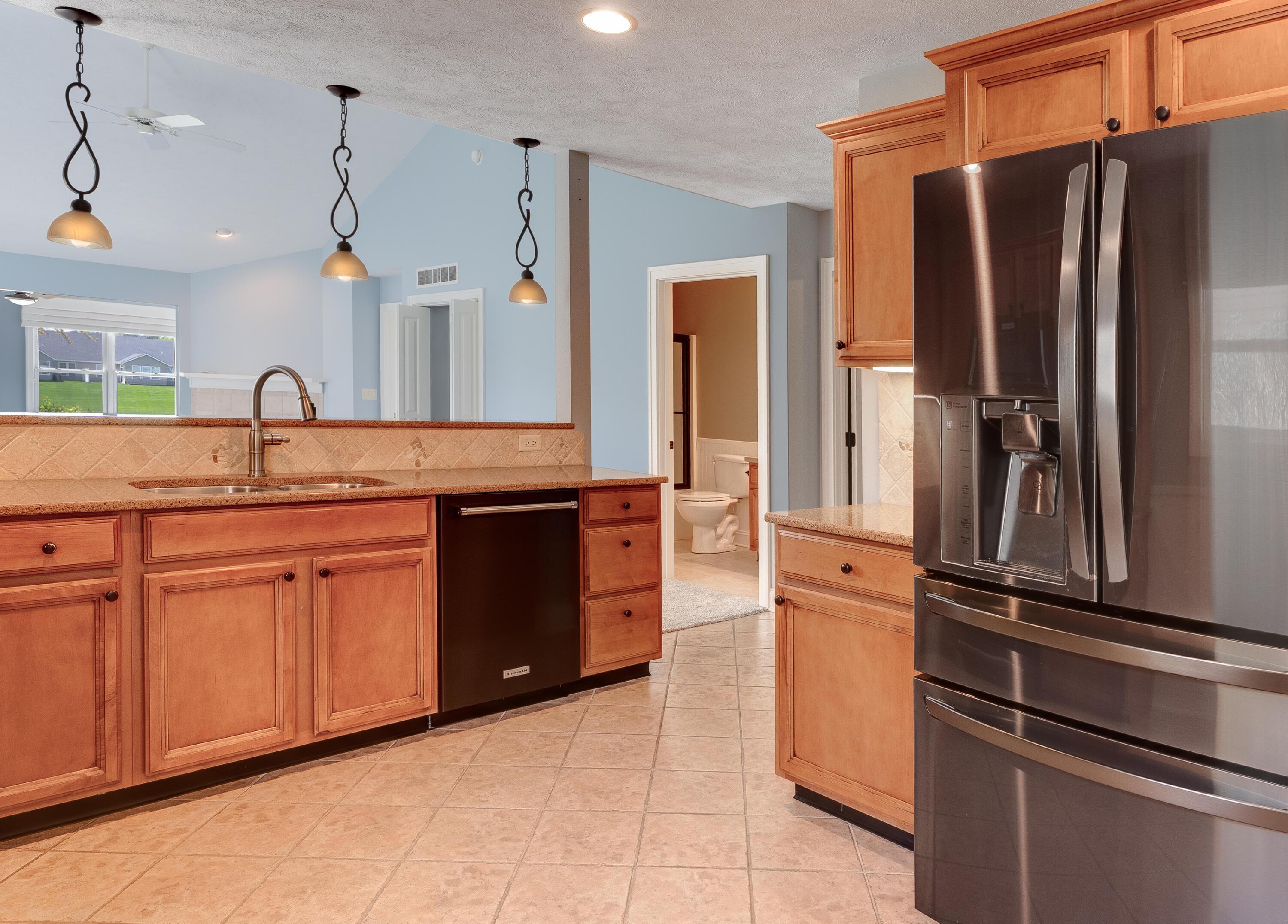 Image 2: Kitchen