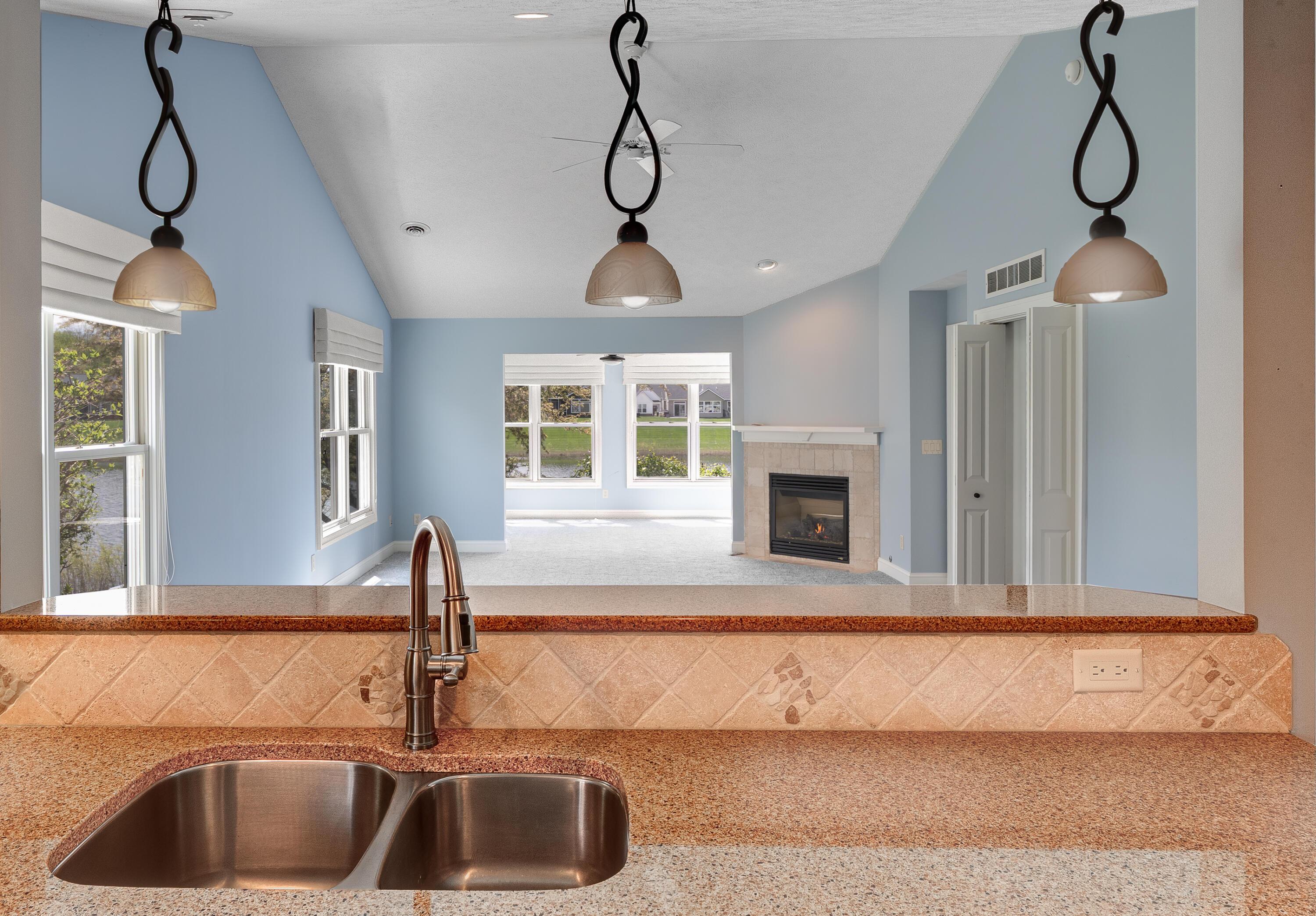Image 3: Kitchen