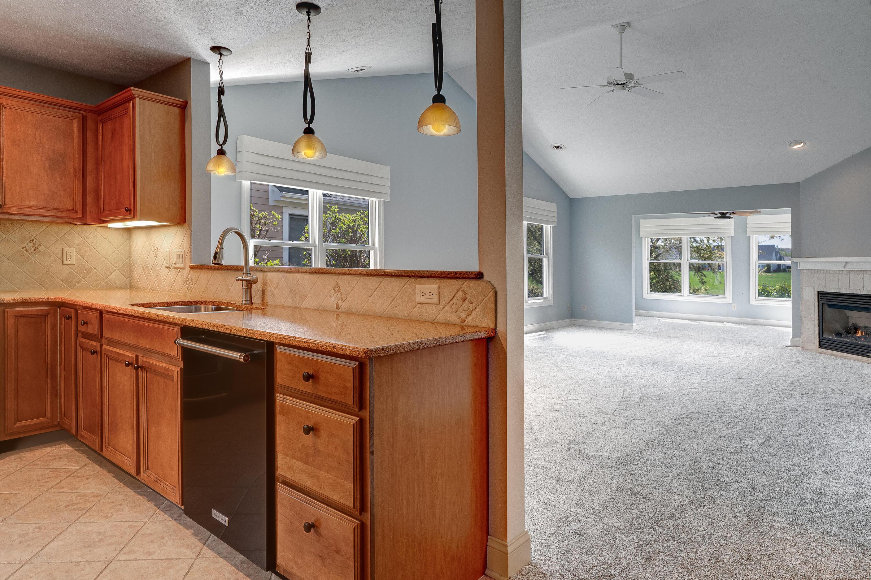 Image 4: Kitchen