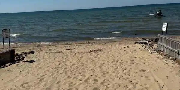 Image 4: deeded beach access