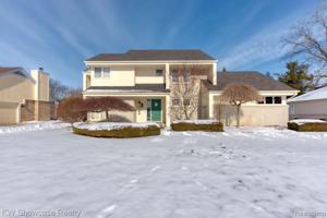 8220 Woodspur