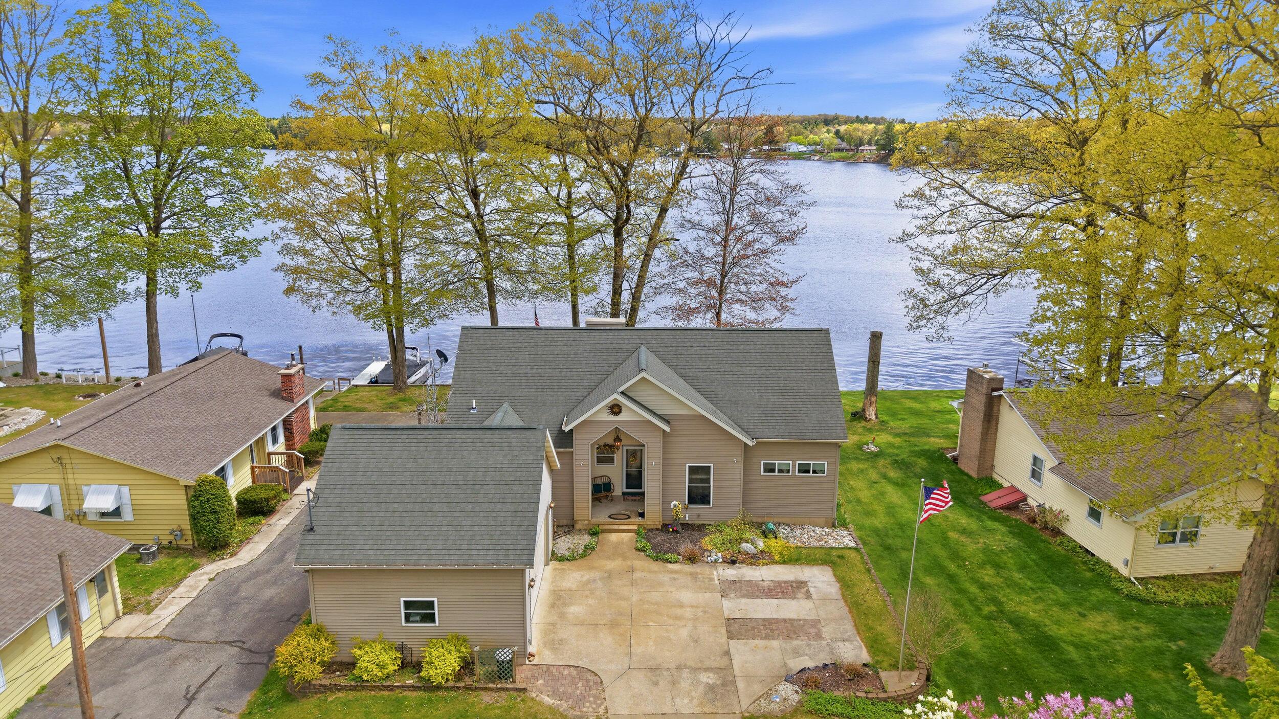 Image 3: 5550_cozy_point_dr_001