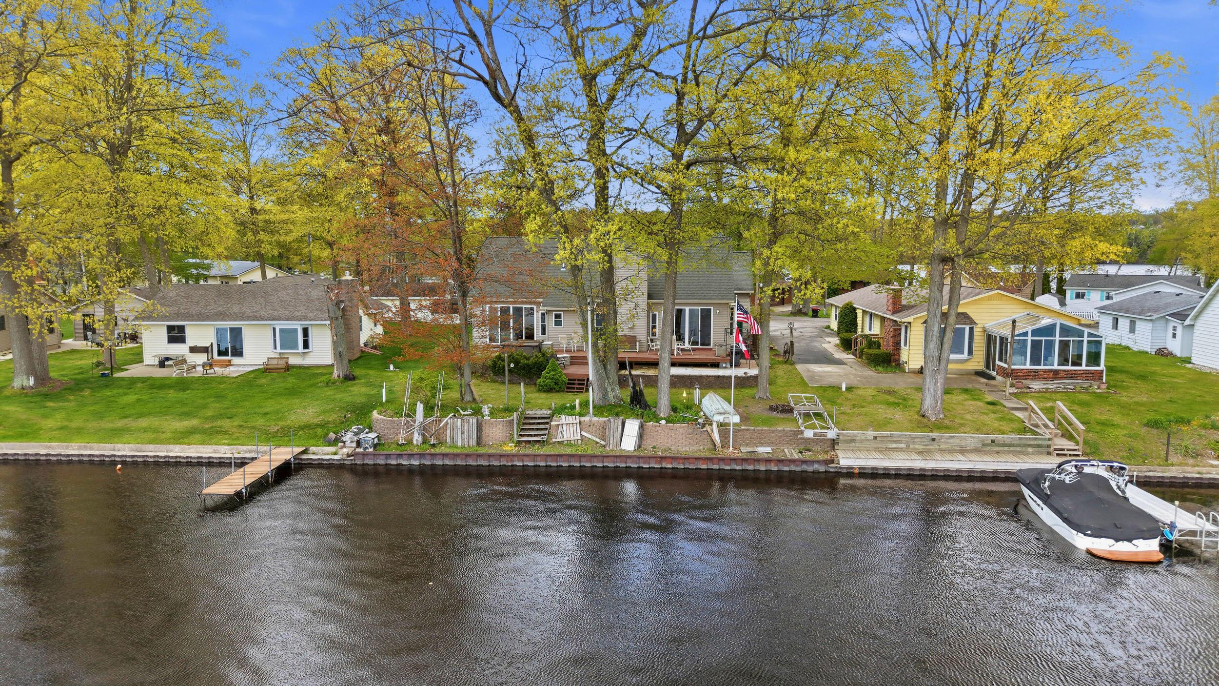 Image 4: 5550_cozy_point_dr_008