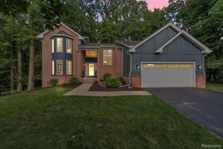 6081 Beachwood Drive