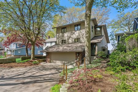 410 N Lakeshore Drive