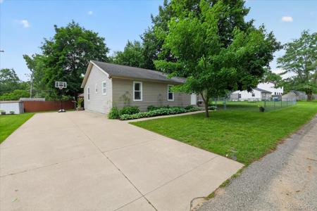 9115 Maplewood Drive