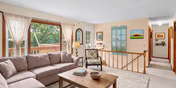 Image 3: Living Room